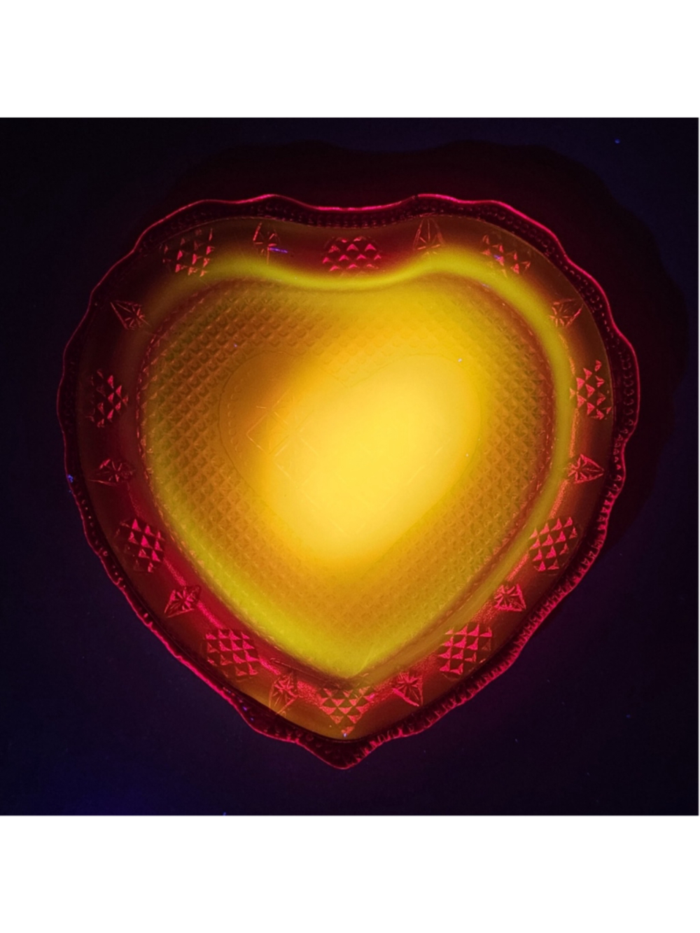 VTG Avon Hearts & Diamonds Ruby Red Glass Soap Dish Heart Glows Under UV Light